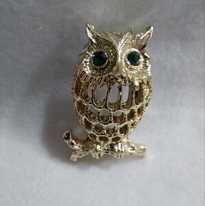 Gerry's Goldtone Green Eyed Owl Brooch